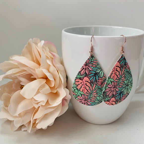 Hawaiian Tear Drop Earrings - Picture 2 of 3